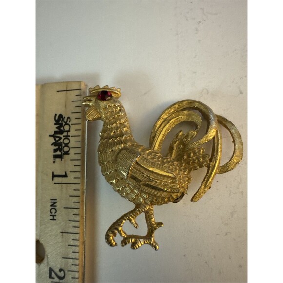 Beautiful Vintage Goldtone Red Rhinestone ROOSTER Chicken Brooch Pin Pin - Picture 2 of 6
